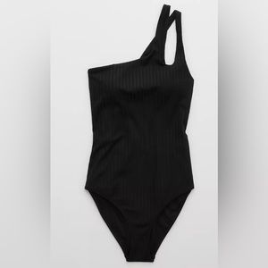 Black one peace swim suit